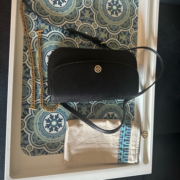 Tory Burch Robinson Chain Wallet - Picture 6 of 8